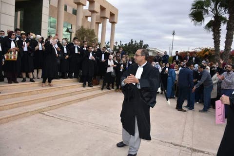 أكادير : المحامون يخوضون إحتجاج  ضد فرض جواز التلقيح وسط حضور أمني