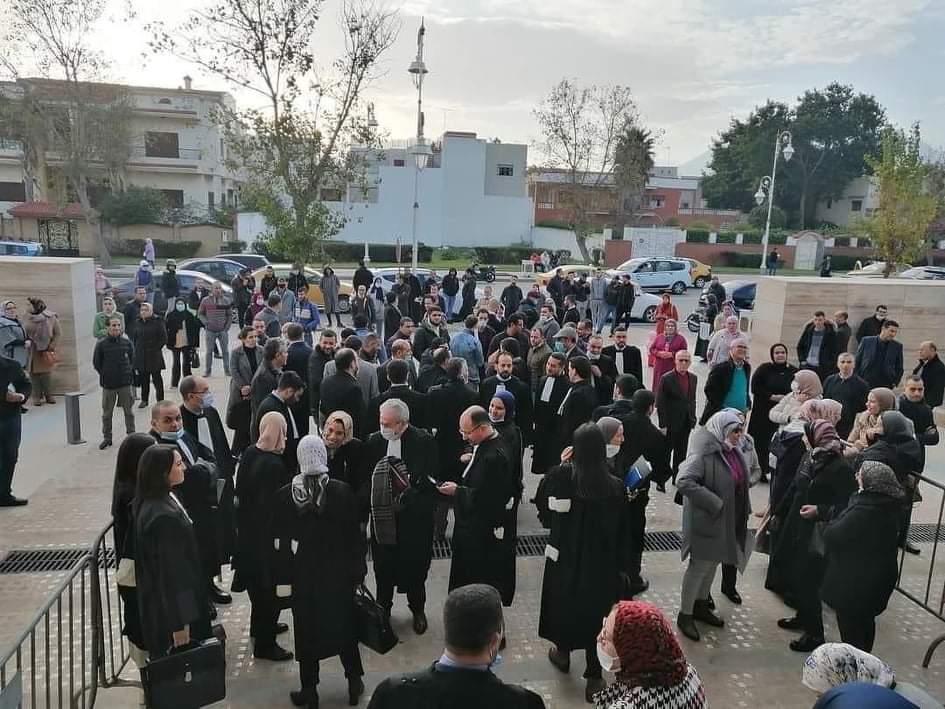 بسبب إجبارية جواز التلقيح.. موظفو المحكمة الابتدائية بتطوان يحتجون