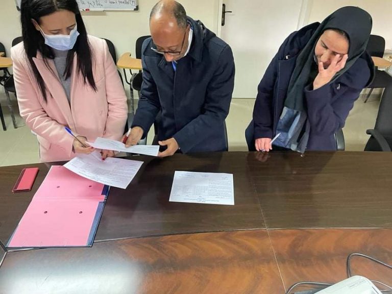 بعد الخلاف.. مديرة مديرية الأدوية توقع "اتفاق المصالحة" مع النقابات