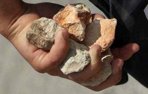 أكادير : متشرد” ألماني ” يعنف مواطن بواسطة حجارة