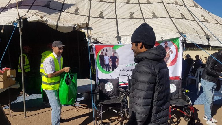 القافلة الخيرية لجمعية " الإخوة زعيثر" تحط رحالها بسيدي بنور (+صور)