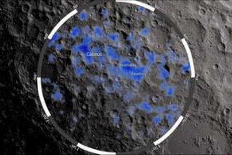علماء يعثرون على ماء في عينات تربة القمر