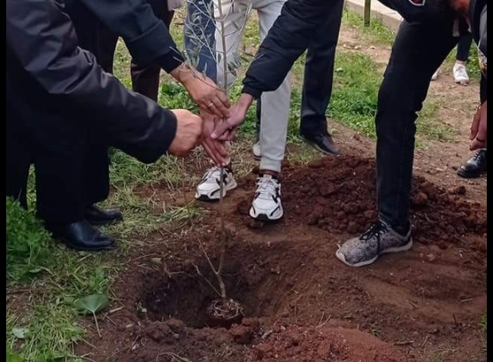 سطات.. وفاة تلميذ داخل فصله الدراسي وثانويته تغرس شجرة باسمه