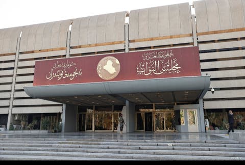 العراق.. البرلمان الجديد يعقد أولى جلساته ونواب الصدر يرتدون الأكفان