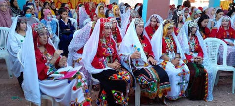 أكادير : أساتذة وتلاميذ وأولياء امورهم يحتفلون بالسنة الأمازيغية الجديدة