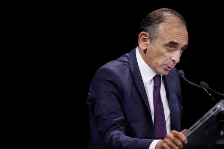 فرنسا.. تغريم المرشح الرئاسي إريك زمور بتهمة "العنصرية"
