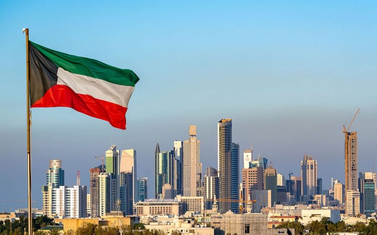 الكويت.. وفاة طفلة إثر إصابتها بشظايا