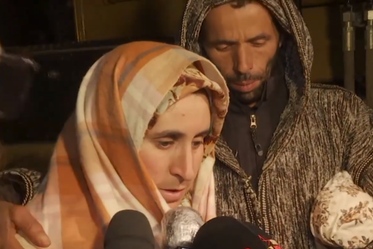 نقل والدا الطفل ريان على متن سيارتين تابعتين للقصور الملكية