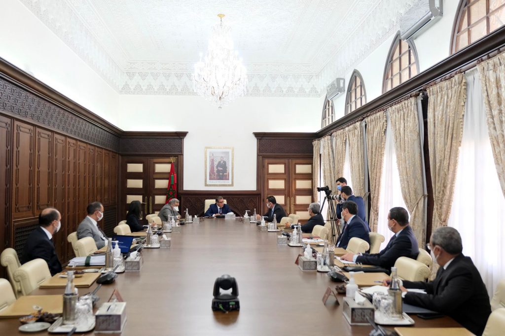 أخنوش يدعو ممثلي البنوك و"الباطرونا" إلى تمويل الاستثمار ودعم الأنشطة الإنتاجية