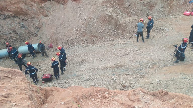 رغم انجرافات طفيفة للتربة.. استمرار عملية إنقاذ الطفل ريان