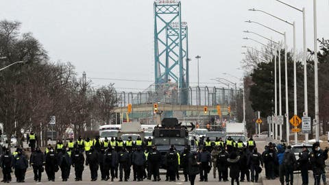الشرطة الكندية توجه تحذيرا للمتظاهرين بوجوب إخلاء شوارع أوتاوا