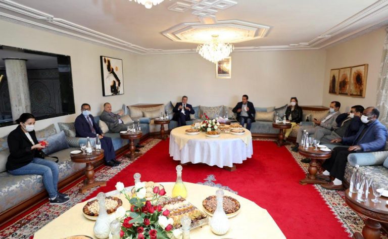 أخنوش يجتمع بمعارضة مجلس أكادير وينوه بورش تهيئة المدينة