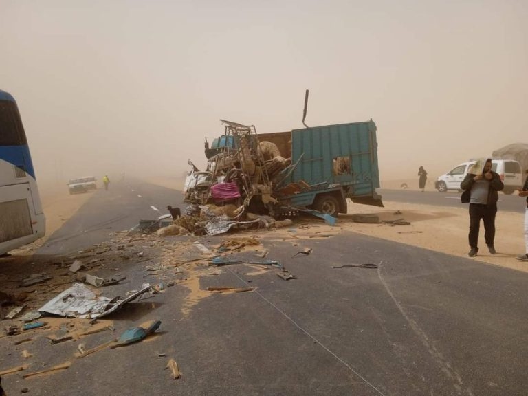 مصرع شخصين وإصابة 14 آخرين نواحي طرفاية بعد حادث مميت