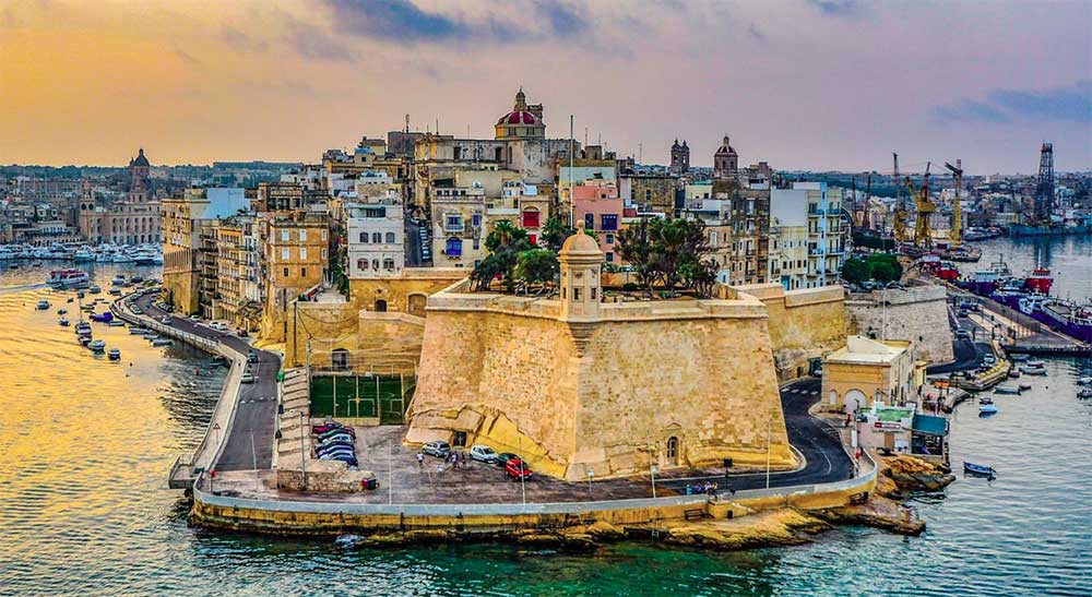 مالطا تعلق إصدار جوازات السفر الذهبية لمواطني روسيا