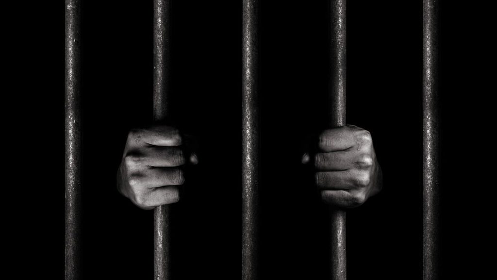 الحسيمة ..حكم بالاعدام في حق متهم بقتل زوجته ورضيعتهما