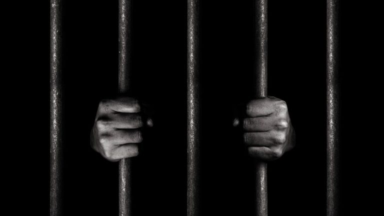 الحسيمة ..حكم بالاعدام في حق متهم بقتل زوجته ورضيعتهما