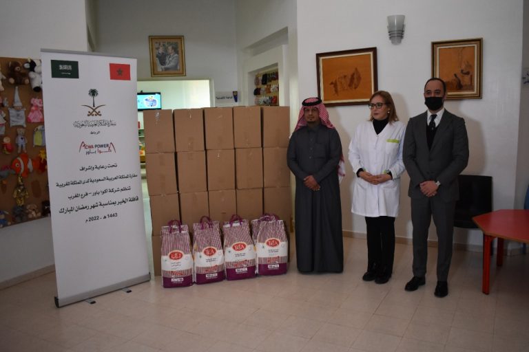 السفارة السعودية بالرباط تشرف على توزيع "قفف رمضانية"