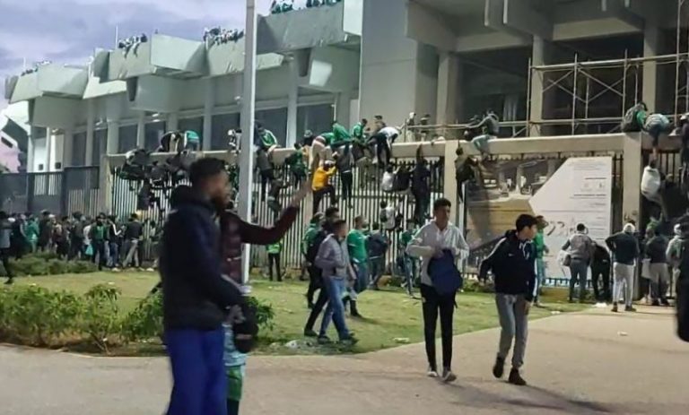 فوضى تنظيمية تسبق مباراة الرجاء ضد الأهلي في “دونور”