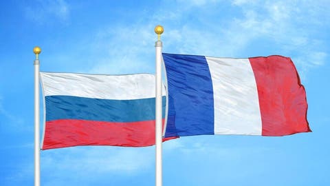 السلطات الفرنسية تعتزم طرد عدد من الدبلوماسيين الروس.. وموسكو سترد