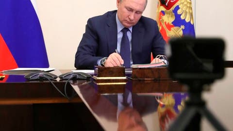 بوتين “يعاقب” مسؤولي الدول غير الصديقة بمرسوم التأشيرات