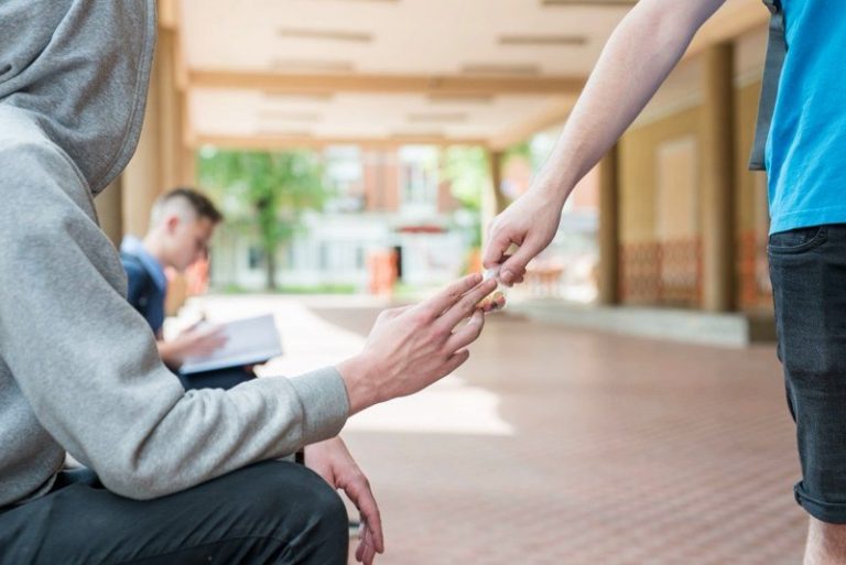 محيط المؤسسات التعليمية بسطات...تحرشات واعتداءات