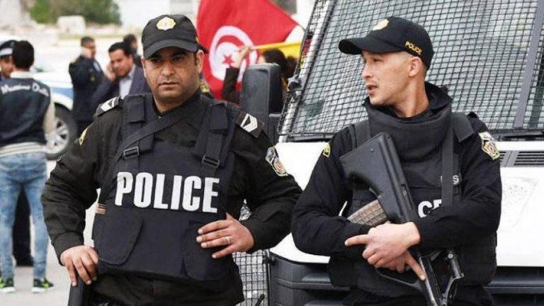 تونس.. انفجار في منزل وزير الداخلية وإصابة زوجته