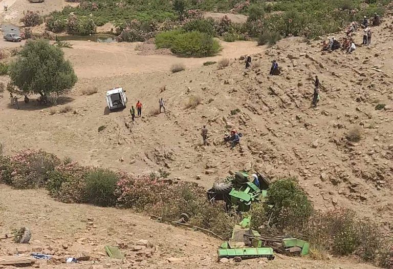 سطات...انقلاب آلة حصاد يخلف قتيلين وجريح
