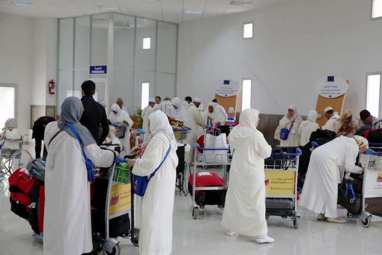 بعد تبخر حلمهم في العمرة.. مواطنون ينتظرون استرجاع المبالغ المدفوعة للوكالات