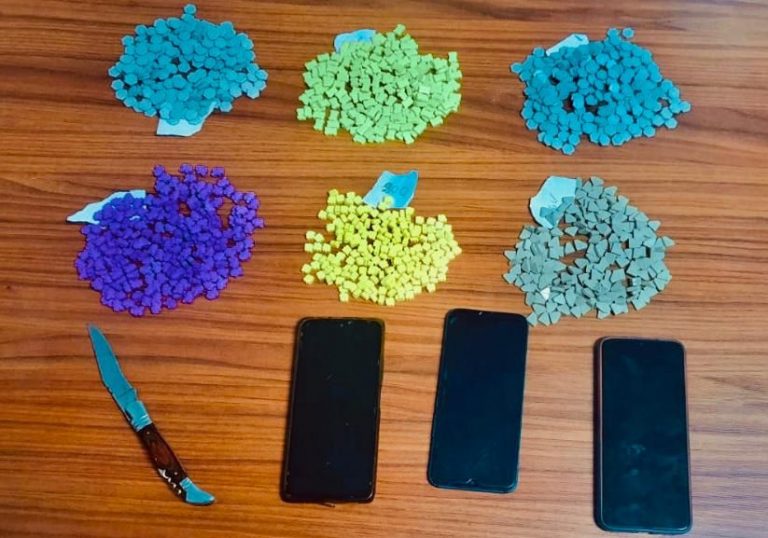طنجة ..توقيف ثلاثة أشخاص وبحوزتهم 1191 قرص “اكستازي”