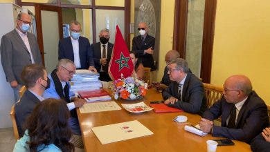 Photo of إيطاليا: التوقيع على مشروع إتفاقية تؤامة بين مدينتي العيون وصورينطو