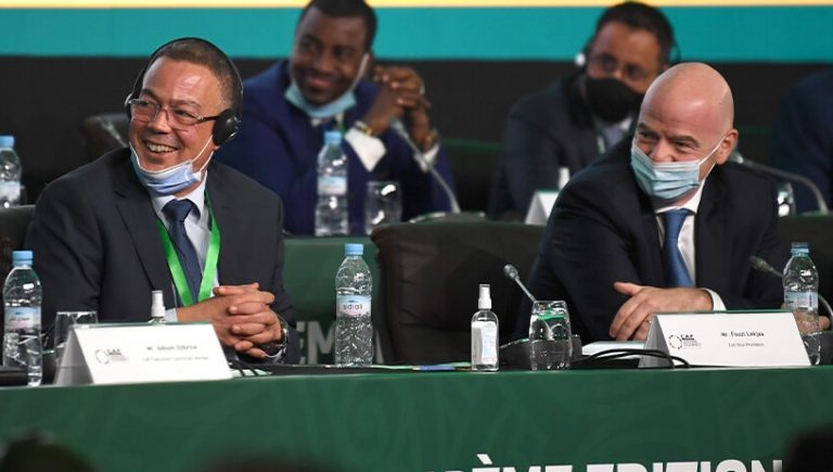 بكاء "اللماليم" و نباح الدراجي.. الديمقراطية من منحت المغرب تنظيم نهائي العصبة
