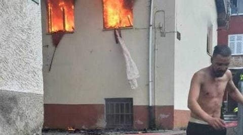 شاب مغربي ينقذ أسرة من حريق شب داخل شقتهم بإيطاليا