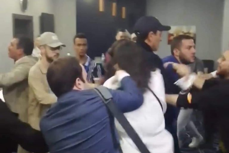 عراك بالأيدي بين الوفدين التركي والكردي في مؤتمر الشبيبة الاشتراكية بطنجة