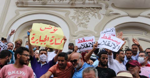 تونس… الآلاف يحتجون وسط العاصمة رفضا لسياسات سعيد