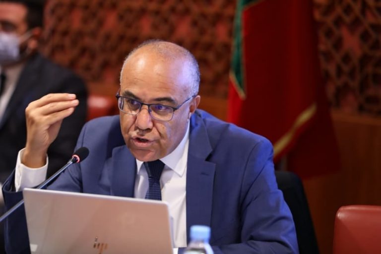 وزارة التعليم العالي تمنع هذا الموسم التسجيل بالإجازة المهنية