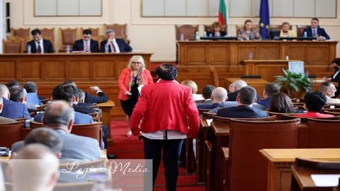 البرلمان البلغاري يحجب الثقة عن حكومة بيتكوف