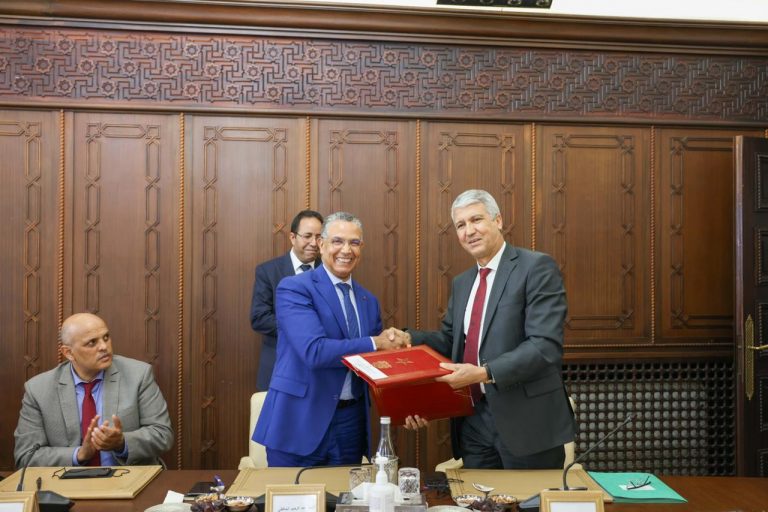 أخنوش يترأس توقيع اتفاقية لإحداث محطة لتحلية الماء بداخلة