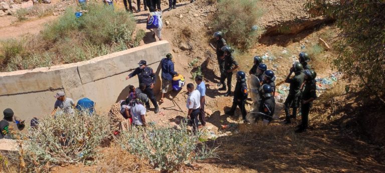 سلطات الحسيمة توقف 80 شخص من دول افريقيا (صور )