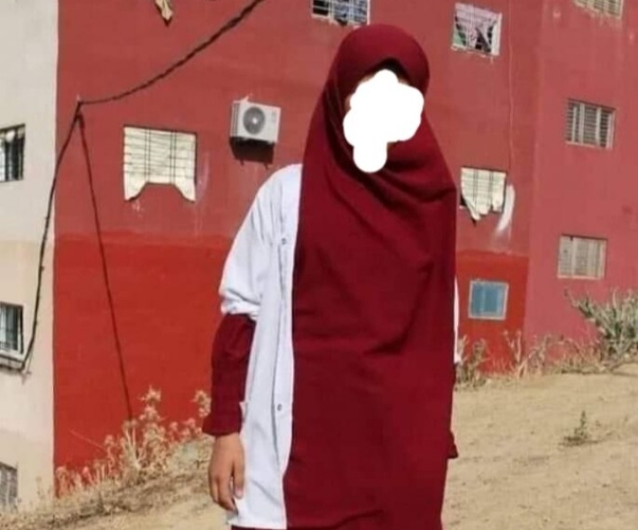 بسبب حجابها.. إعدادية بفاس تمنع تلميذة من الدراسة ومديرية التعليم توقف القرار