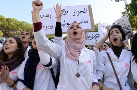 النقاط المطلبية الخلافية تدفع طلبة الطب و الصيدلة للاحتجاج و الإضراب