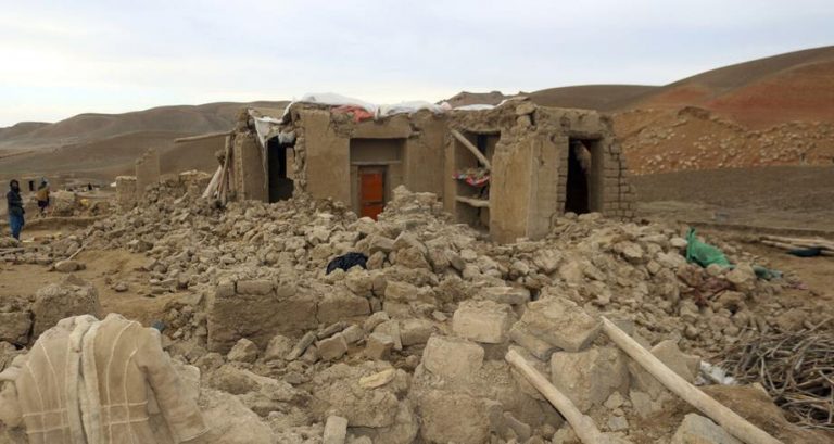 920 قتيلا على الأقل في زلزال بأفغانستان