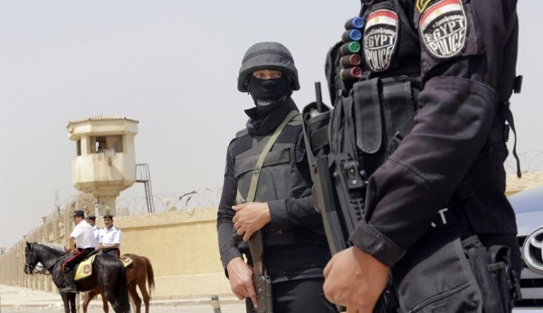 مصر.. 3 شبان يقتلون مسنا من أجل سرقة هاتفه