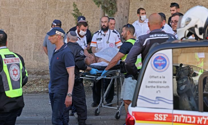 إصابة إسرائيلي طعنا في القدس المحتلة وإطلاق النار على المنفذ