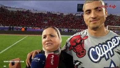 Photo of فرحة أم وأخ رضى التكناوتي بعد التتويج بلقب البطولة