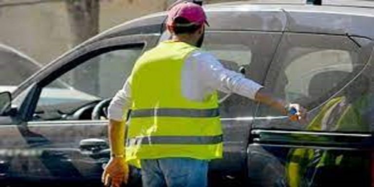 أياما قليلة بعد افتتاحه.. أصحاب "الجيليات" يحتلون محيط سوق الصالحين