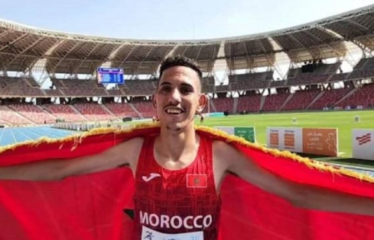 العداء محسن أوطلحة يهدي المغرب أول ذهبية في نصف الماراطون