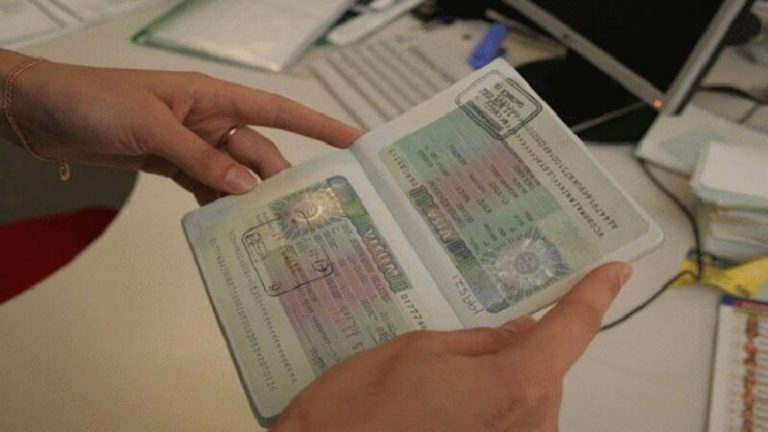 فرنسا ترفض منح التأشيرة لطلبة مغاربة للالتحاق بمدارسهم