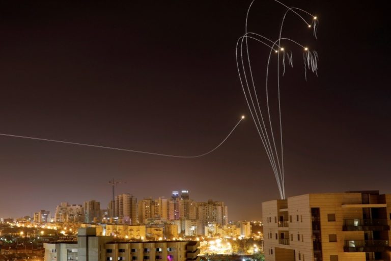 سرايا القدس تعلن إطلاق أكثر من 100 صاروخ باتجاه إسرائيل