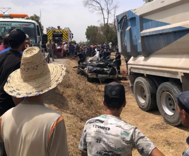 مأساة بالمحمدية.. شاحنة تدهس شابين داخل سيارتهما