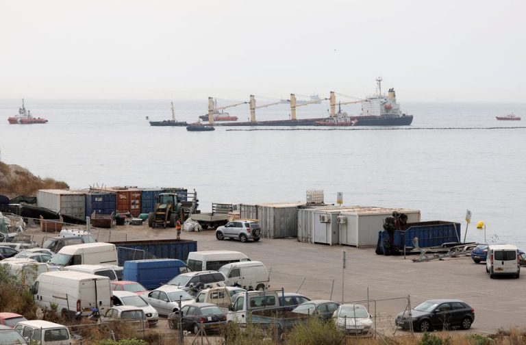بعد تحييد الخطر ..سلطات جبل طارق تعلن نهاية كابوس ناقلة النفط الغارقة